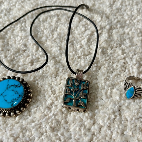 Vintage Collection of Turquoise and Sterling Silver Jewelry - Picture 2 of 10